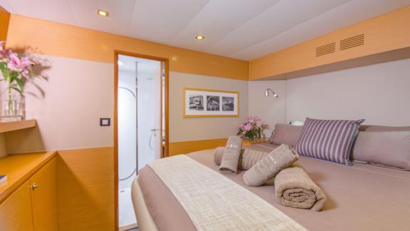 The cabin of catamaran High Five features a comfortable bed and a modern bathroom.