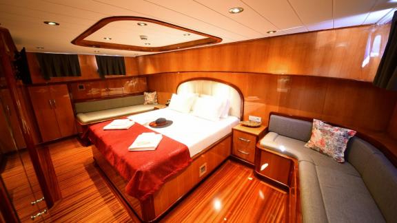 Elegant and comfortable cabin on the Gulet Maya.