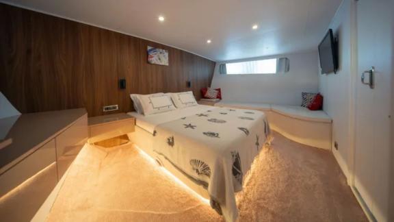 Cozy cabin with double bed on the S4 motor yacht in Bodrum