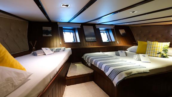 Cozy double cabin on Gulet Pronto Blue, ideal for a relaxing trip.