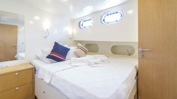 Bright and comfortable double cabin with cozy furnishings and modern amenities.