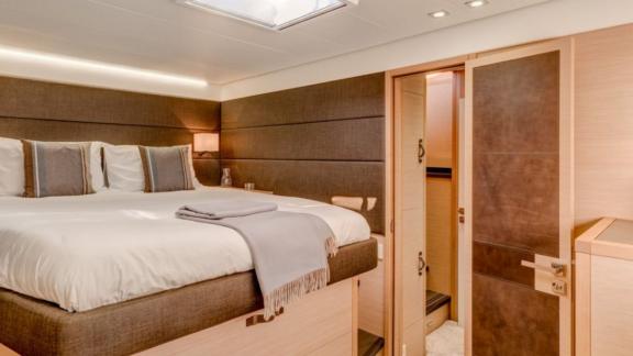 Stylishly furnished master cabin with a comfortable king-size bed and direct access to the bathroom on Lagoon 630 Pearly