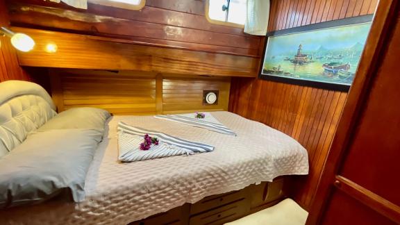 Sleep comfortably in this cozy cabin of Gulet Daphne S, equipped with all amenities.