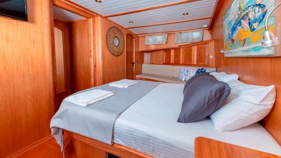 Guest cabin of the luxurious Gulet Bodrum Queen in Bodrum, Turkey, with a double bed and stylish furnishings.