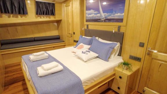 Spend relaxing nights in the comfortable cabin of Gulet Su Perisi C in Bodrum.