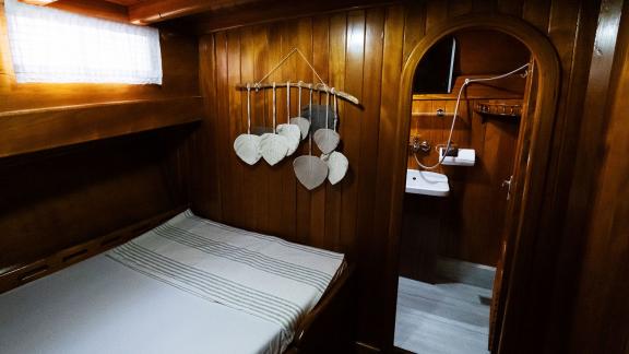 Cozy double cabin on Gulet Pronto White with warm wood decor and direct access to the en-suite bathroom.