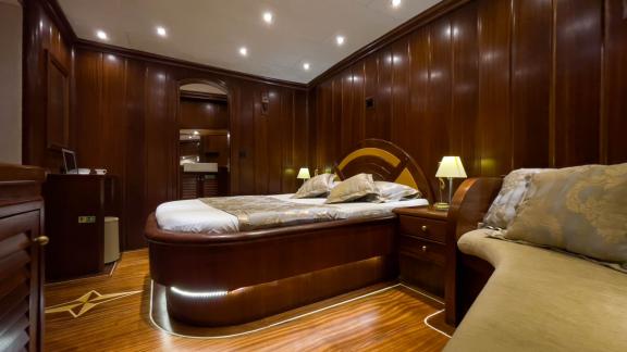 Luxurious master cabin of the Gulet Diva Deniz with a stylish double bed.