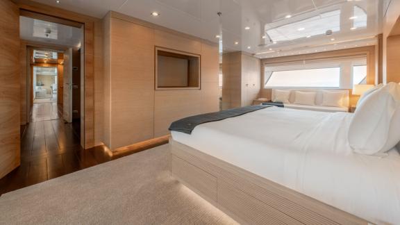 Enjoy the generous comfort in the elegant suite of your yacht.