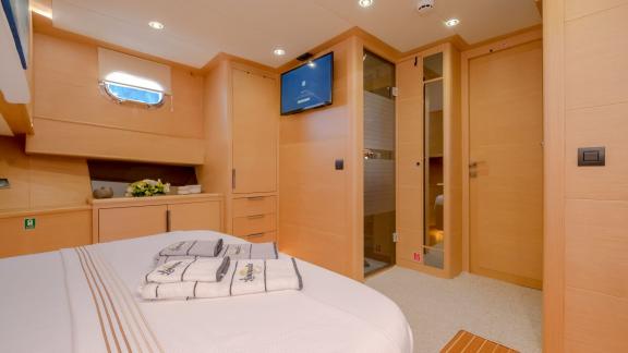 Rear view of the master cabin of the 3-cabin Gulet Limonata in Göcek, Turkey, with bathroom and TV.