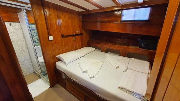 Gulet Halil Aga 1's double guest cabin image 3