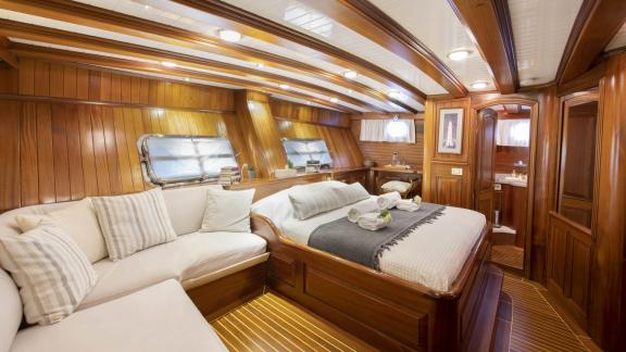 Guest cabin of luxury gulet Ecce Navigo image 3