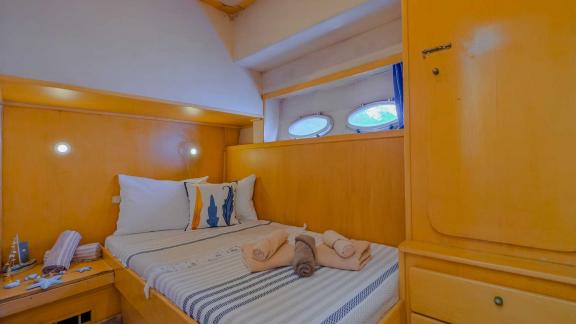 The guest cabin on motor yacht Ada Kuzey offers comfortable accommodation.