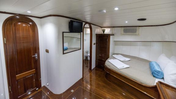 The double cabin of Gulet Faralya features a large bed and modern decor.