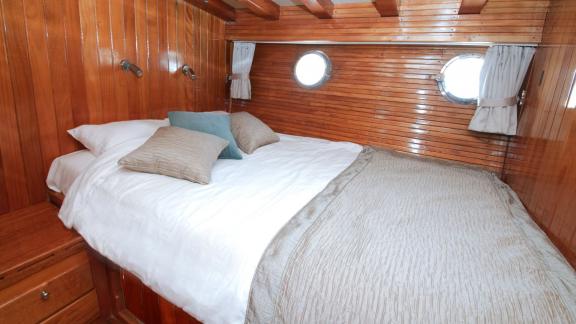 Relax in the cozy cabin of Gulet Myra and enjoy the view through the portholes.