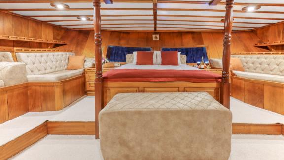 The spacious cabin on the Su Sesi gulet offers luxurious comfort and plenty of room to relax.