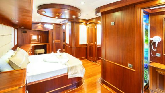 Guest cabin of luxury gulet Questa Vita picture 4