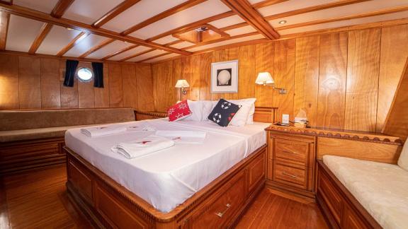 Enjoy the luxurious comfort of the double cabin on Gulet Nefess in Göcek.