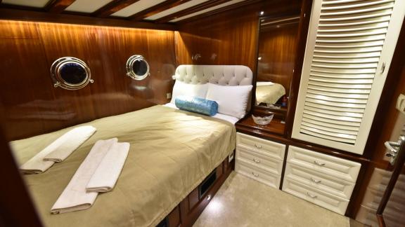 Elegant guest cabin on the Gulet Kayhan 11 in Fethiye with fine decor and comfortable bed.