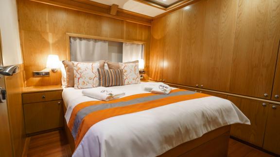 Cosy cabin on the Gulet Happy Hours with double bed and stylish decor.