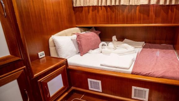 Enjoy restful nights in the comfortable double bed cabin on Gulet Lavinia.