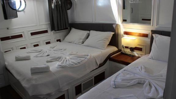 Spacious cabin on the Grande Mare with two comfortable double beds, stylish lighting and a cosy ambience.