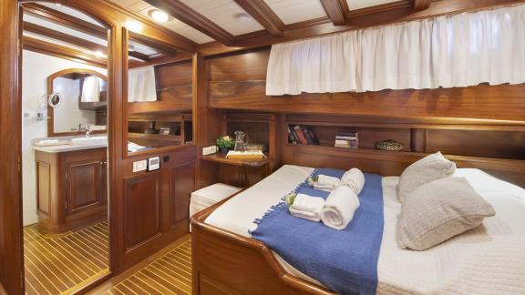 Guest cabin of luxury gulet Ecce Navigo image 5