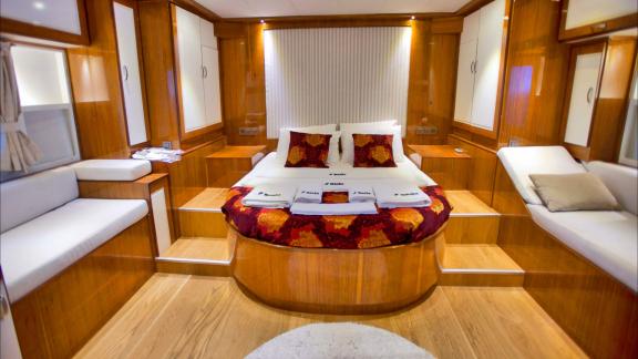 The master cabin of Maske 2 features a large bed and elegant seating areas for ultimate comfort.