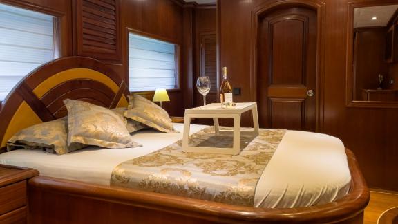 Elegant master cabin of the Gulet Diva Deniz.