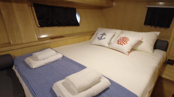 Experience the comfort and spaciousness of the generous cabin aboard the Gulet Su Perisi C in Bodrum.