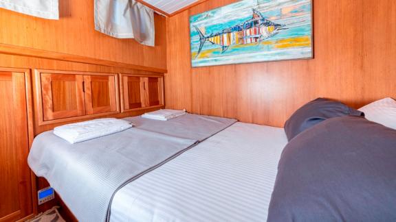 Guest cabin of the luxurious Gulet Bodrum Queen in Bodrum, Turkey, with a double bed.