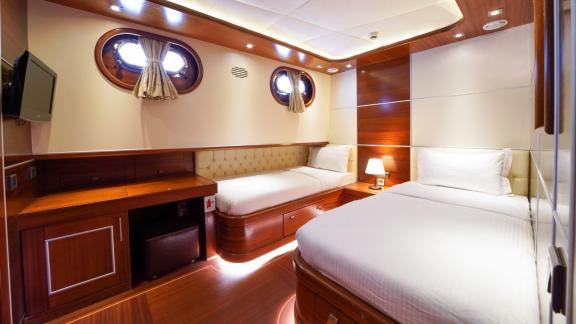 Double bed on a traditional gulet in Bodrum with wood panelling and a comfortable bed.