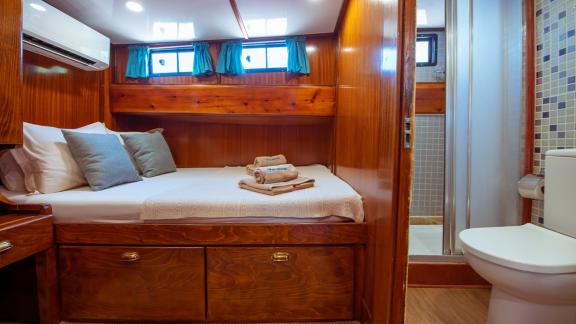 The cabin on Gulet Rüya features a cozy bed and a private bathroom for ultimate comfort.