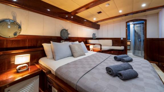 Spacious and elegant cabin on a motor sailer with 5 cabins in Fethiye.