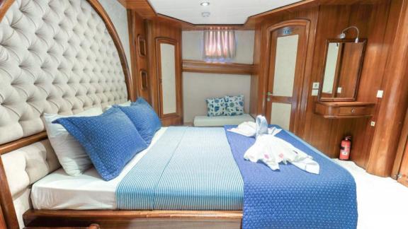 Comfortable cabin with a double bed and tasteful decor on a Gulet in Fethiye, ideal for restful nights.