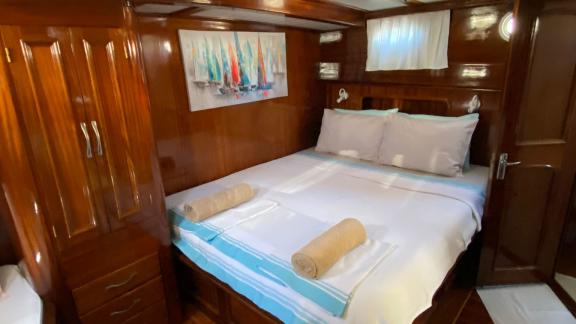 Enjoy a restful night in the comfortable cabin of the Gulet Cosh in Bodrum.