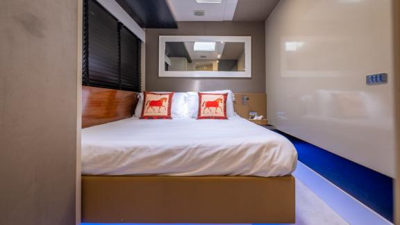 The double guest cabin of motor yacht Funky Town features a cozy bed and modern design.