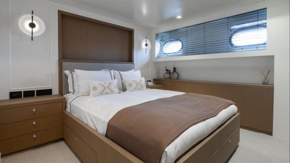 Diese Kabine der Illusion 2 bietet große Fenster ein komfortables Bett und modernes Design.