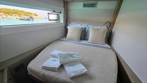 Zalina’s cabin features a sea-view window and a calm, minimalist design.