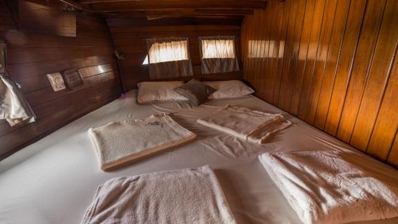 Cozy double cabin on Gulet Valerie.