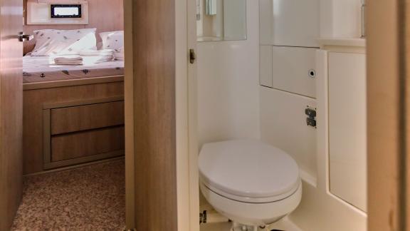 The bathroom and comfortable double cabin on catamaran Derya provide cozy accommodation.