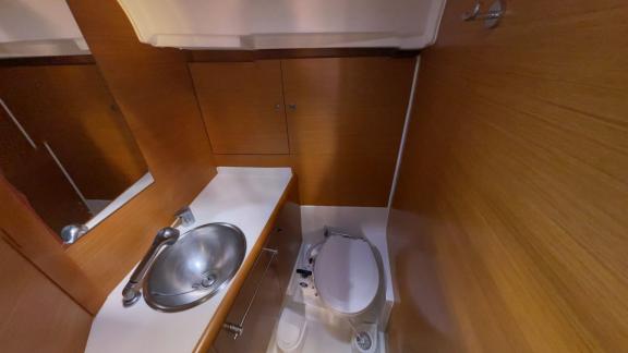 Clean and stylish bathroom on the sailing yacht Pherusa II, ideal for a comfortable journey.