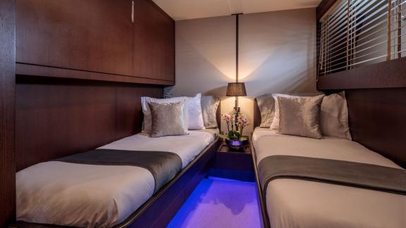 Twin cabin on yacht Miraval with comfortable beds.