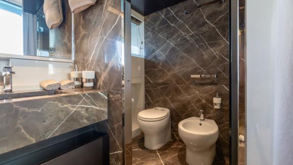 The bathroom of San Lorenzo Sx88 combines modern design and comfort, perfect for your Dubai daily yacht rental.