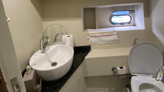 The bathroom of the motor yacht Niloş offers comfort with its modern design and stylish details.