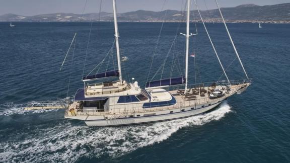 Gulet Alba cruising near Split coast