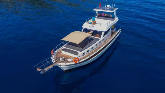 The Gulet Anes sails in calm waters and accommodates up to 6 people, perfect for chartering from Fethiye.