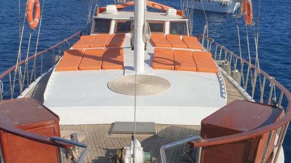 Relax on the comfortable sun loungers of the Gulet Arancia in Bodrum, Turkey.