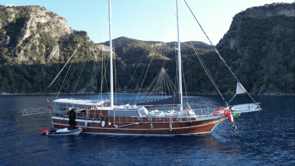 The magnificent Gulet Aria anchored in the idyllic bay of Fethiye, ready for your dream vacation.