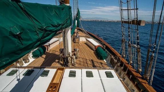 The spacious deck of gulet Arktos offers relaxation areas at sea.