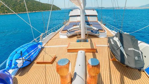 The spacious deck of the Gulet Bella Mare in Bodrum, equipped with sun loungers, kayaks and a jet ski